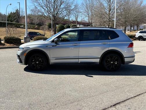 2022 Volkswagen Tiguan 2.0T SE R-Line Black 4MOTION