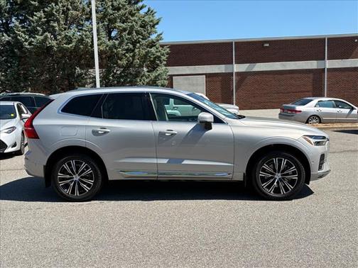 Silver Dawn Metallic 2022 Volvo XC60 B5 Inscription
