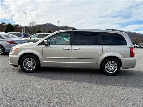 2013 Chrysler Town & Country Limited