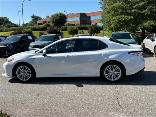 2020 Toyota Camry Hybrid XLE