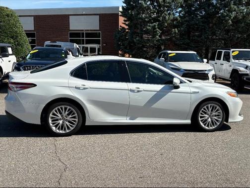 2020 Toyota Camry Hybrid XLE