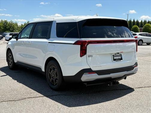 Snow White Pearl 2026 Kia Carnival LXS