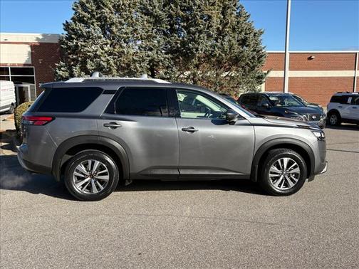 2023 Nissan Pathfinder SL 4WD