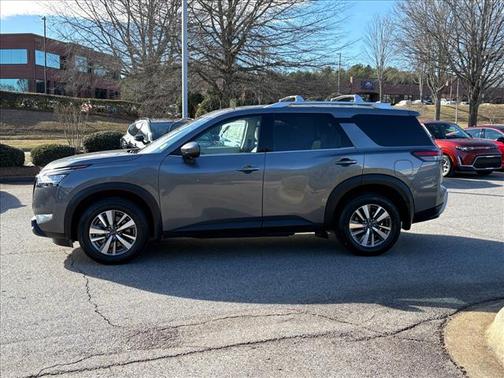 2023 Nissan Pathfinder SL 4WD