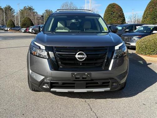 2023 Nissan Pathfinder SL 4WD