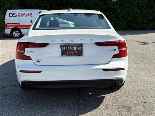 2020 Volvo S60 T6 Momentum