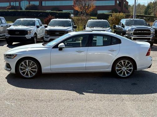 2020 Volvo S60 T6 Momentum