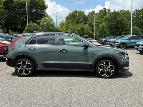 Cityscape Green 2025 Kia Niro Touring