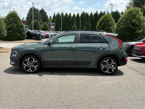 Cityscape Green 2025 Kia Niro Touring