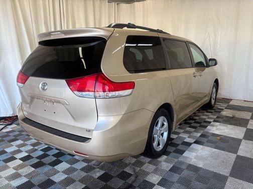2011 Toyota Sienna LE