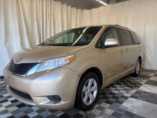2011 Toyota Sienna LE