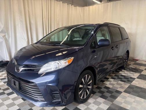 2018 Toyota Sienna LE