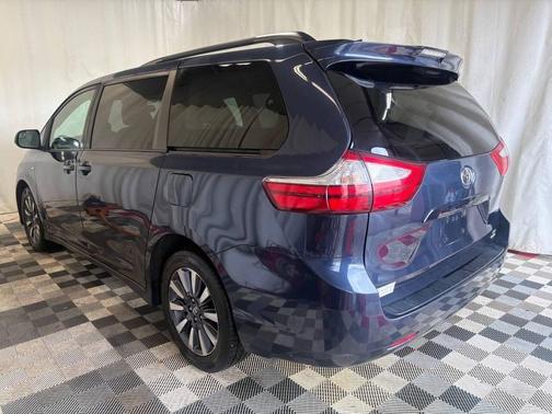 2018 Toyota Sienna LE