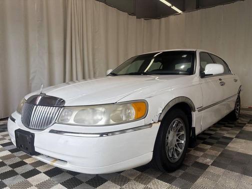 2001 Lincoln Town Car Signature