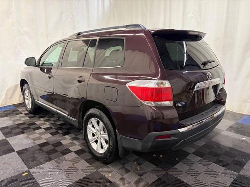 Sizzling Crimson Mica 2011 Toyota Highlander SE