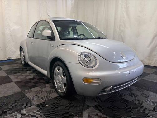 Silver 2000 Volkswagen New Beetle GLS