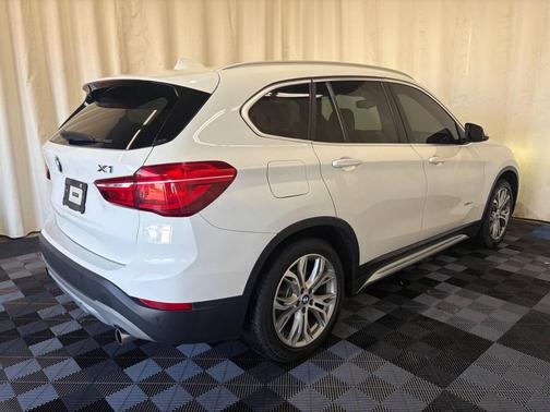 Mineral White Metallic 2017 BMW X1 xDrive 28i