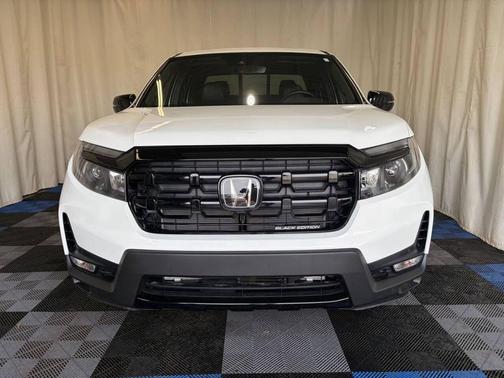Platinum White Pearl 2024 Honda Ridgeline Black