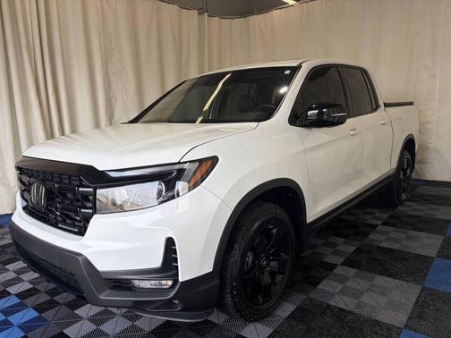 Platinum White Pearl 2024 Honda Ridgeline Black