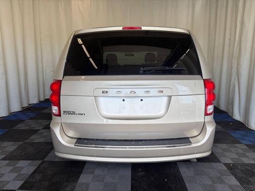 Sandstone Coat 2013 Dodge Grand Caravan SE
