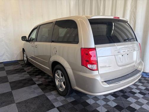 Sandstone Coat 2013 Dodge Grand Caravan SE