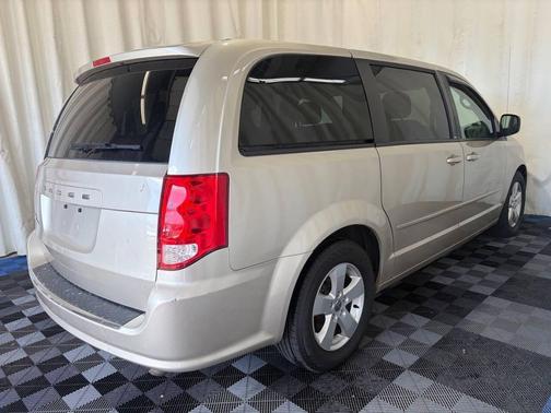 Sandstone Coat 2013 Dodge Grand Caravan SE