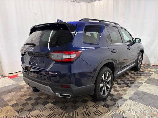 2024 Honda Pilot Touring 8-Passenger