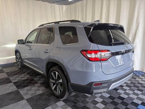 Modern Steel Metallic 2025 Honda Pilot Touring 8-Passenger