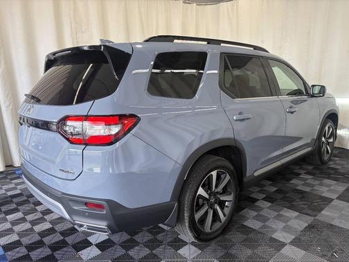 Modern Steel Metallic 2025 Honda Pilot Touring 8-Passenger