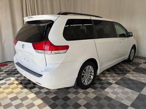 2011 Toyota Sienna XLE