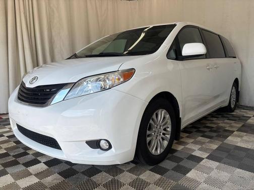 2011 Toyota Sienna XLE