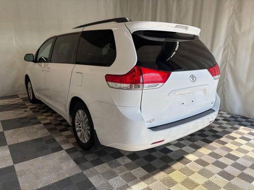 2011 Toyota Sienna XLE