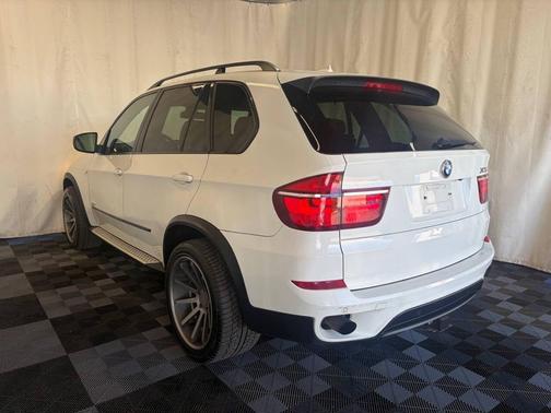 Alpine White 2011 BMW X5 xDrive35i