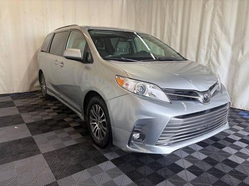 Celestial Silver Metallic 2019 Toyota Sienna XLE Premium