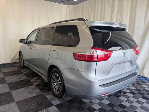 Celestial Silver Metallic 2019 Toyota Sienna XLE Premium