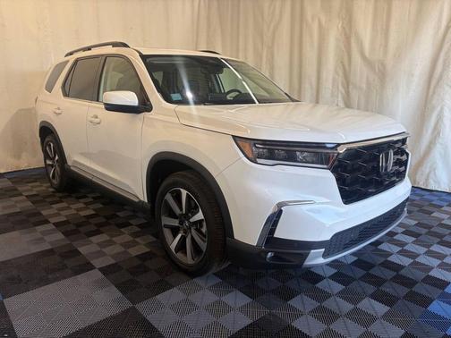 Platinum White Pearl 2025 Honda Pilot Touring 8-Passenger