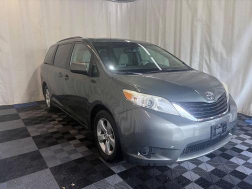 Predawn Gray Mica 2013 Toyota Sienna LE
