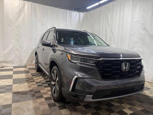 2025 Honda Pilot Touring 8-Passenger
