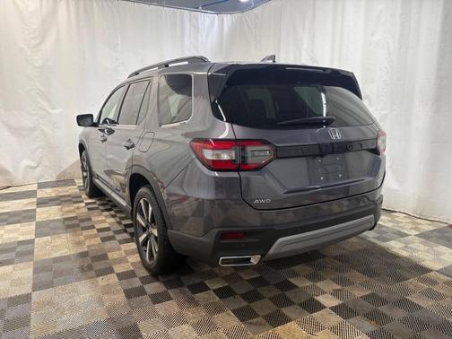 2025 Honda Pilot Touring 8-Passenger