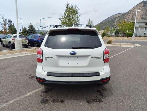 Crystal White Pearl 2016 Subaru Forester 2.5i Limited