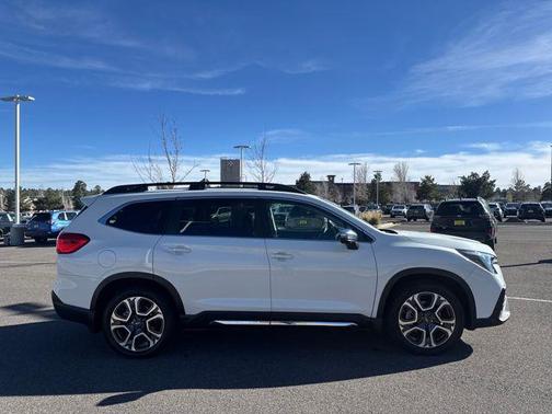 Crystal White Pearl 2023 Subaru Ascent Limited 8-Passenger