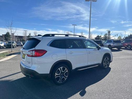 Crystal White Pearl 2023 Subaru Ascent Limited 8-Passenger