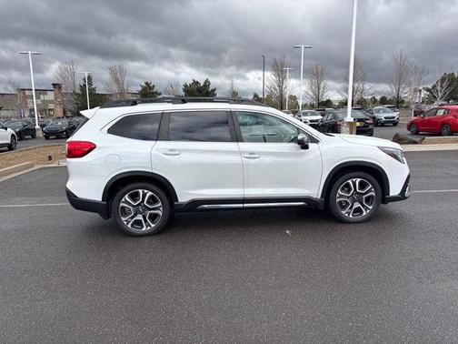 Crystal White Pearl 2023 Subaru Ascent Limited 8-Passenger