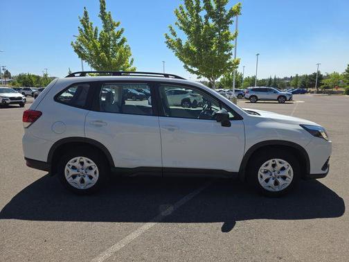 Crystal White Pearl 2023 Subaru Forester Base