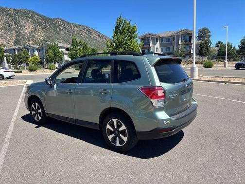 Jasmine Green Metallic 2018 Subaru Forester 2.5i Limited