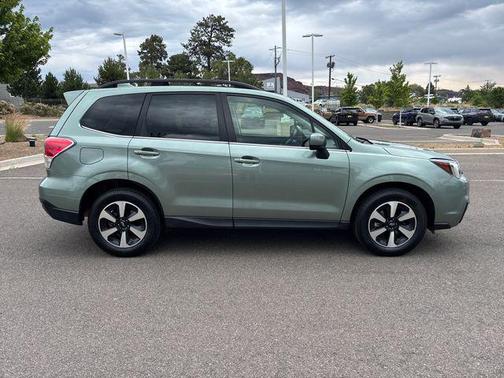 Jasmine Green Metallic 2018 Subaru Forester 2.5i Limited