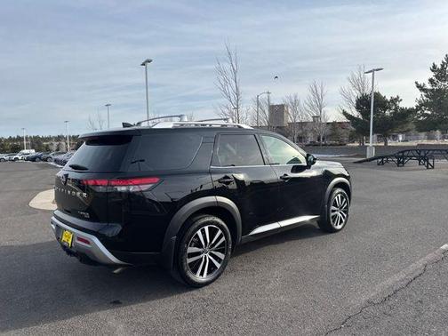 2023 Nissan Pathfinder Platinum 4WD