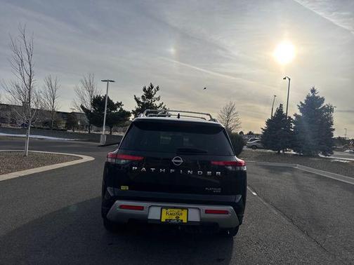 2023 Nissan Pathfinder Platinum 4WD