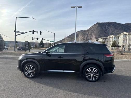 2023 Nissan Pathfinder Platinum 4WD