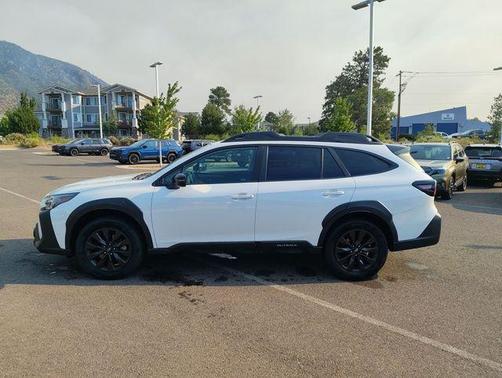 Crystal White Pearl 2023 Subaru Outback Onyx Edition
